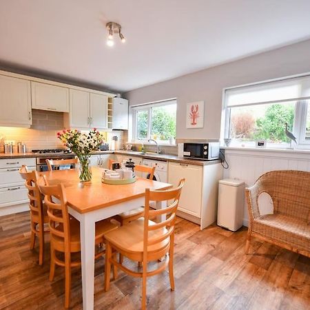 3 Bedroom Townhouse Right On The Harbour Isle of Whithorn Exterior foto