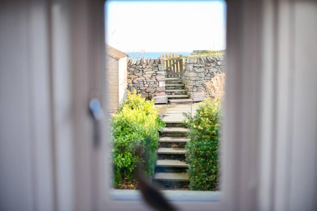 3 Bedroom Townhouse Right On The Harbour Isle of Whithorn Exterior foto