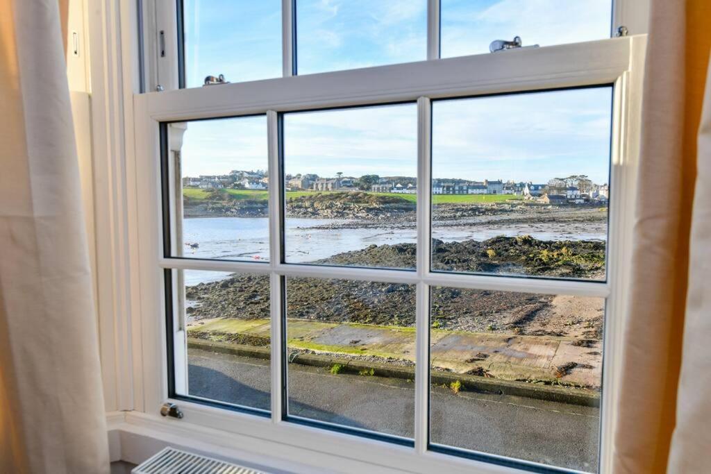 3 Bedroom Townhouse Right On The Harbour Isle of Whithorn Exterior foto