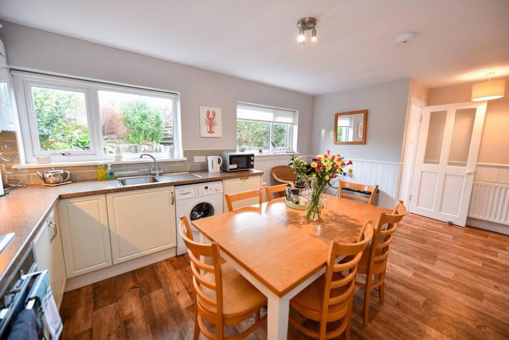 3 Bedroom Townhouse Right On The Harbour Isle of Whithorn Exterior foto