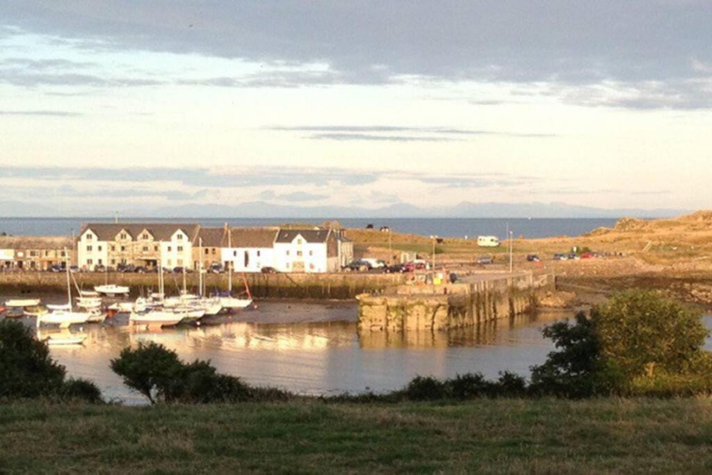 3 Bedroom Townhouse Right On The Harbour Isle of Whithorn Exterior foto
