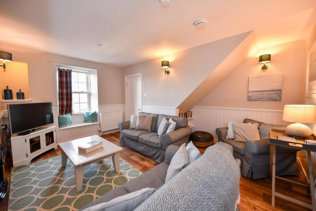 3 Bedroom Townhouse Right On The Harbour Isle of Whithorn Exterior foto
