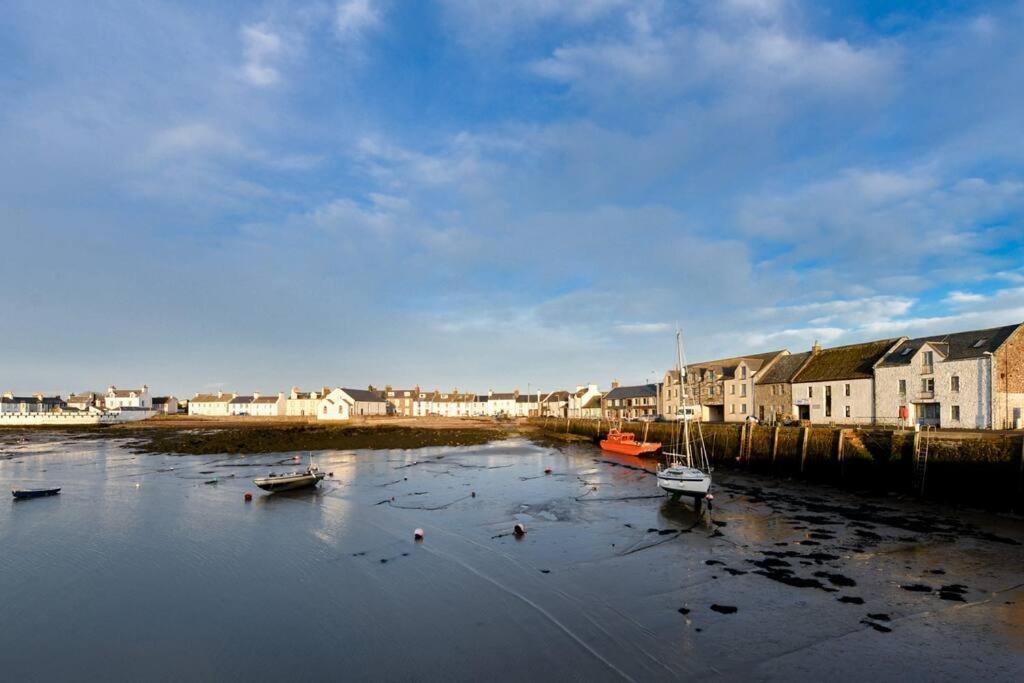 3 Bedroom Townhouse Right On The Harbour Isle of Whithorn Exterior foto
