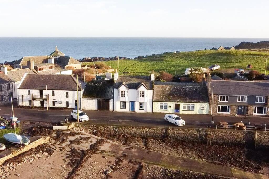 3 Bedroom Townhouse Right On The Harbour Isle of Whithorn Exterior foto